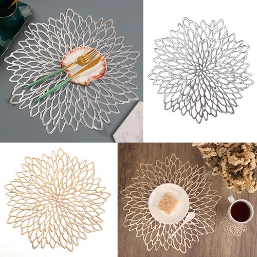Set round placemats and - of,